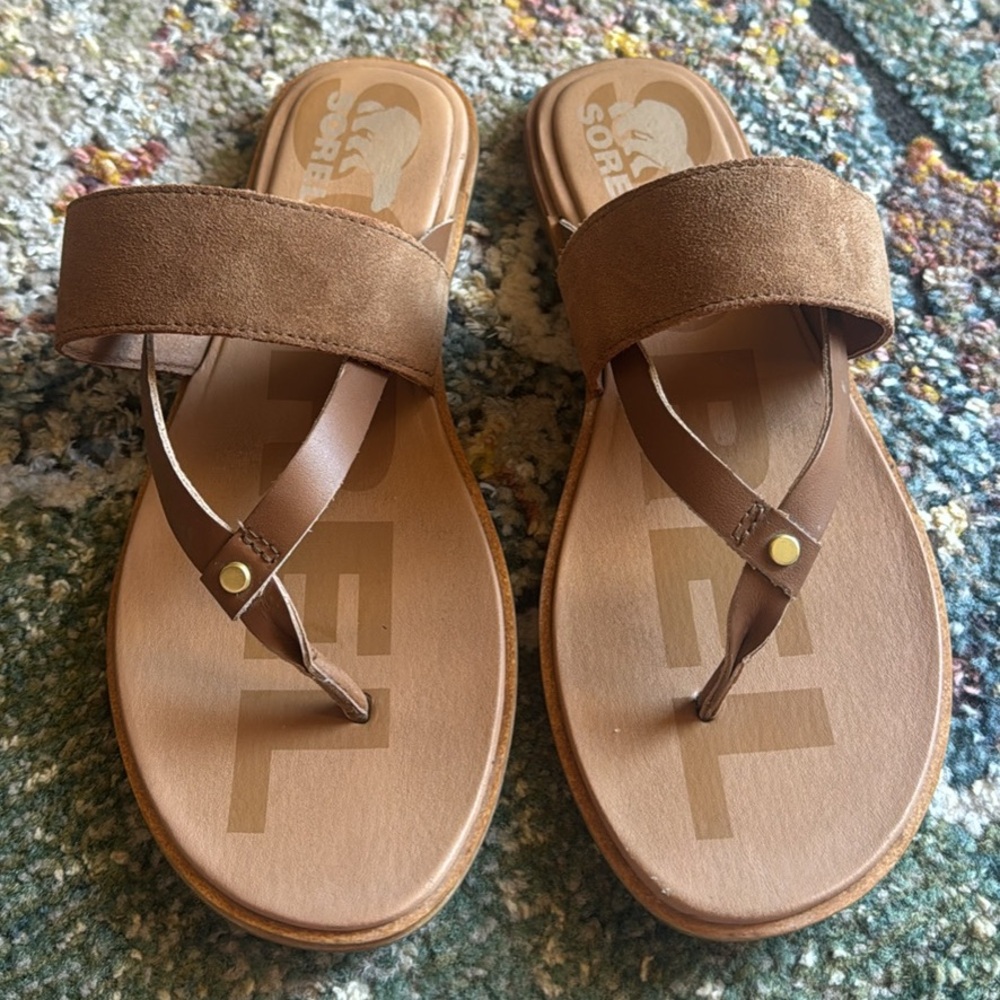 SOREL SANDALS IN SZ 9.5…VERY GENTLY WORN.